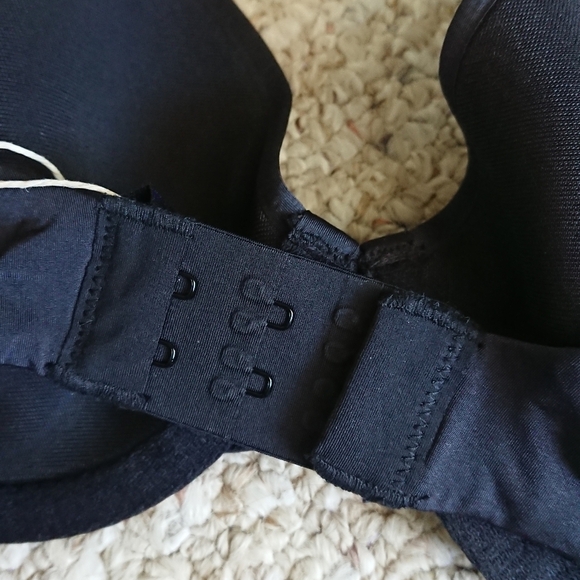 Skims weightless black demi Bra size 38A - Picture 5 of 10